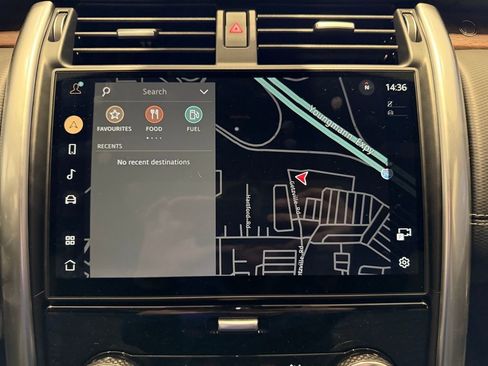 New 2025 Land Rover Discovery Dynamic SE image 27