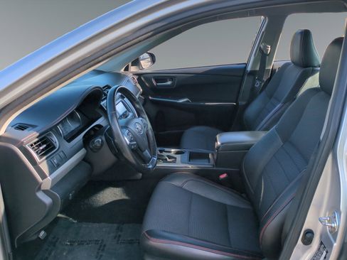 Used 2016 Toyota Camry SE image 9