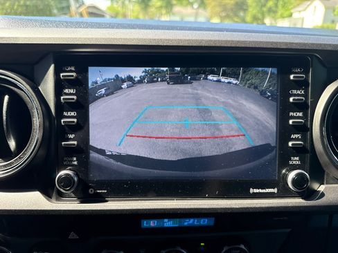 Used 2022 Toyota Tacoma TRD Off-Road w/ Technology Package AWD/4WD image 21