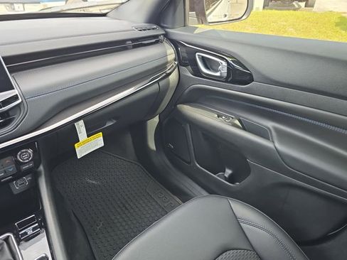 New 2025 Jeep Compass Latitude w/ Sun & Sound Group image 13