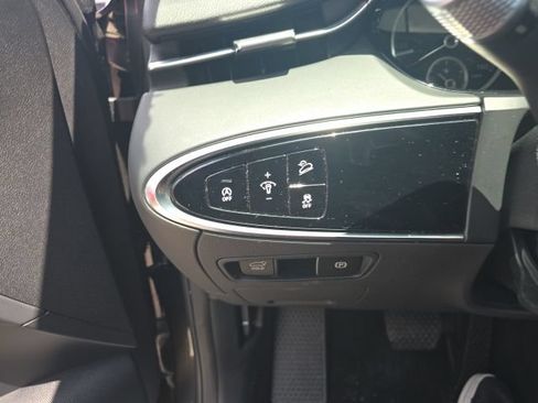 Used 2025 Genesis GV70 2.5T AWD/4WD image 12