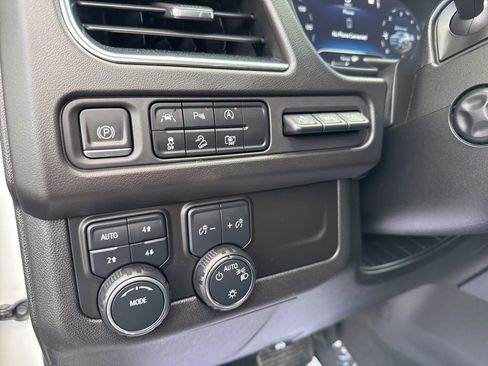 Used 2023 Chevrolet Tahoe Premier AWD/4WD image 17