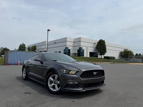 Used 2017 Ford Mustang Coupe RWD image 2