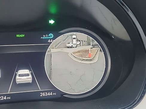 Used 2023 Genesis Electrified GV70 Advanced image 13