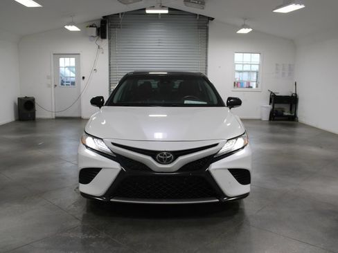 Used 2020 Toyota Camry XSE FWD image 3