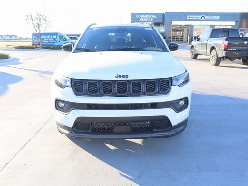 New 2026 Jeep Compass Latitude image 9