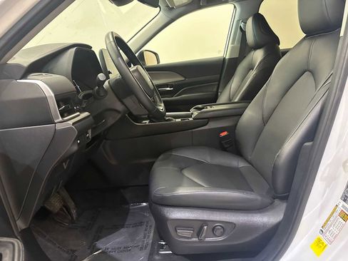 Certified 2024 Toyota Grand Highlander AWD image 20