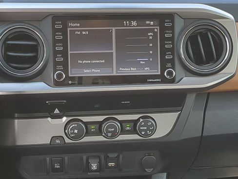 Used 2020 Toyota Tacoma TRD Sport image 24