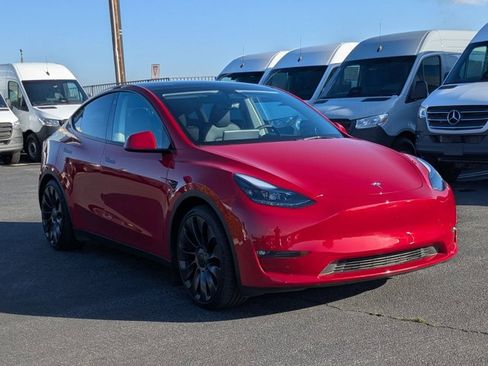 Used 2023 Tesla Model Y Performance image 3