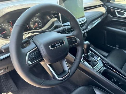 Used 2026 Jeep Compass Latitude AWD/4WD image 10