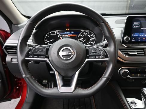 Used 2023 Nissan Altima 2.5 SR FWD image 7