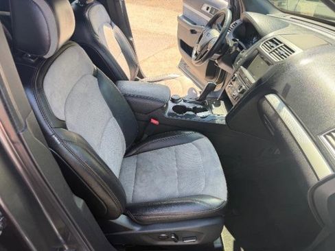 Used 2017 Ford Explorer XLT w/ Equipment Group 202A image 41