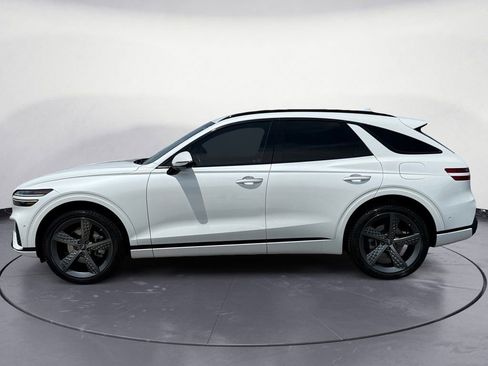 Used 2022 Genesis GV70 2.5T w/ Sport Prestige Package AWD/4WD image 2