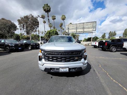 Used 2022 Chevrolet Silverado 1500 Custom image 3