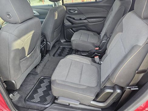 Used 2020 Chevrolet Traverse LT image 12