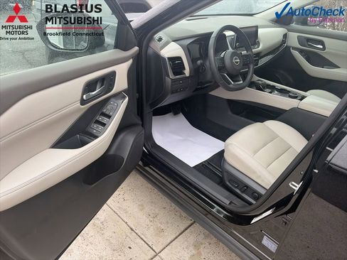 Used 2023 Nissan Rogue SL AWD/4WD image 18