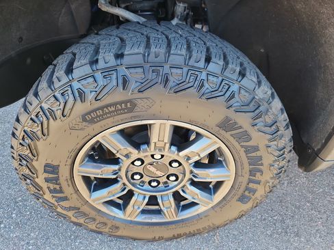 Used 2024 GMC Sierra 1500 AT4X image 17