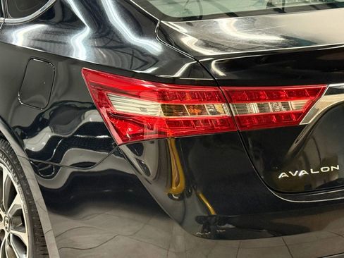 Used 2018 Toyota Avalon XLE image 12