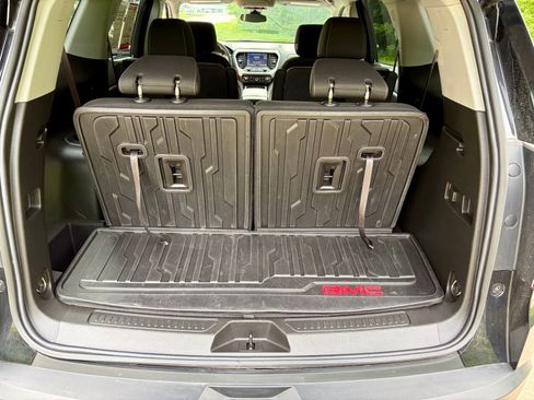 Used 2023 GMC Acadia SLE w/ Driver Convenience Package FWD image 15