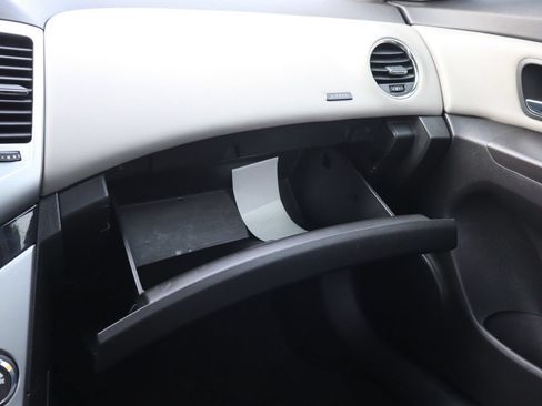Used 2016 Chevrolet Cruze LS FWD image 35