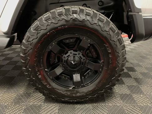 Used 2019 Jeep Wrangler Unlimited Sahara w/ Dual Top Group image 19