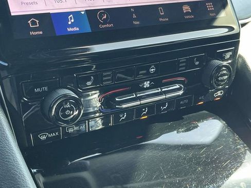 Used 2022 Jeep Grand Cherokee Limited image 33