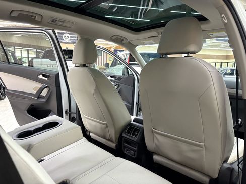 Used 2018 Volkswagen Tiguan SEL image 36