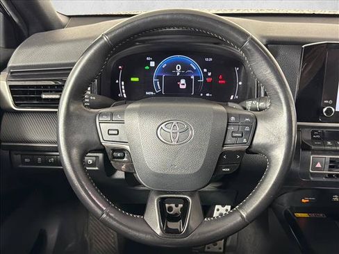Used 2025 Toyota Camry SE FWD image 23