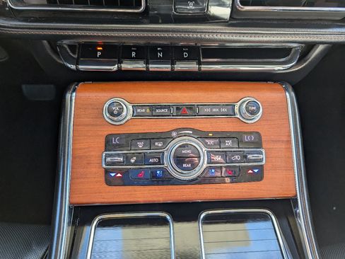 Used 2020 Lincoln Aviator Reserve w/ Equipment Group 201A image 18