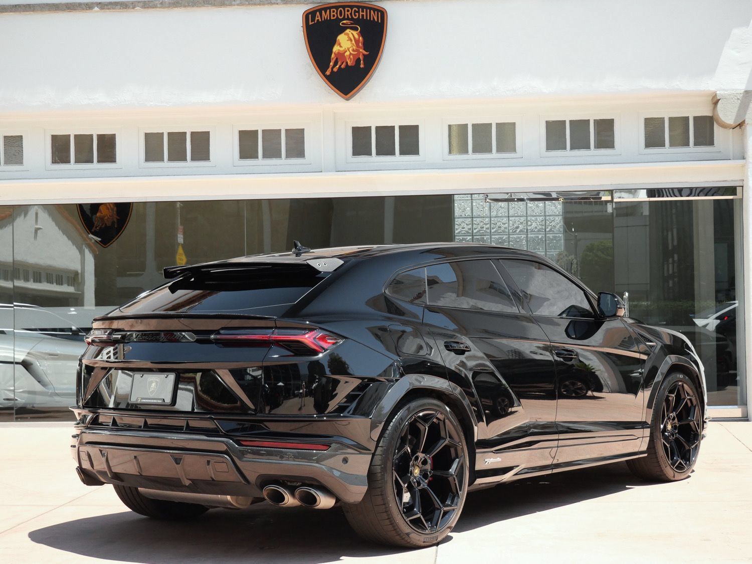 Used 2024 Lamborghini Urus Performante AWD/4WD image 3