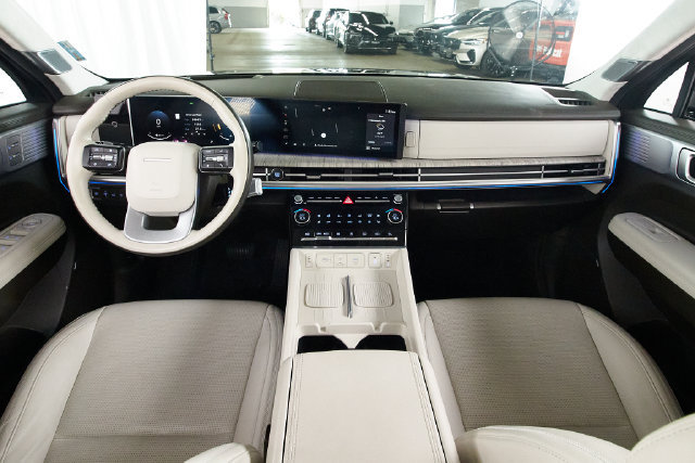 Used 2024 Hyundai Santa Fe Calligraphy AWD/4WD image 7