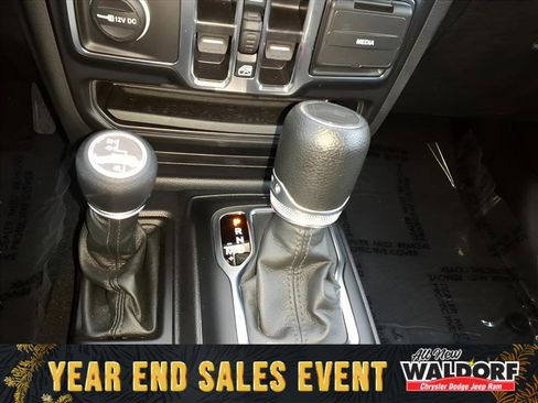 Used 2023 Jeep Gladiator Sport image 14