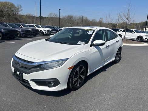 Used 2017 Honda Civic Touring image 3