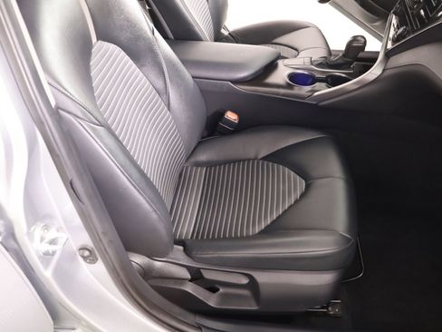 Used 2024 Toyota Camry SE FWD image 12
