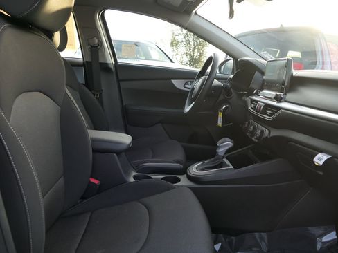 Used 2023 Kia Forte LXS image 28