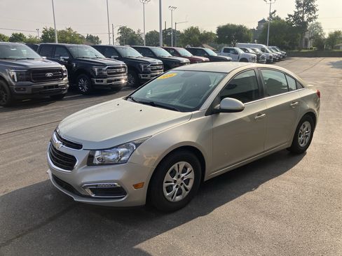 Used 2016 Chevrolet Cruze LT FWD image 3