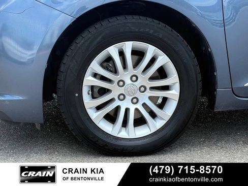 Used 2017 Toyota Sienna XLE w/ XLE Navigation Package FWD image 36