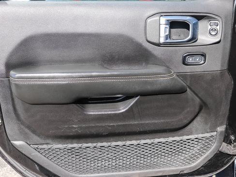 Used 2024 Jeep Wrangler Unlimited Sahara AWD/4WD image 20