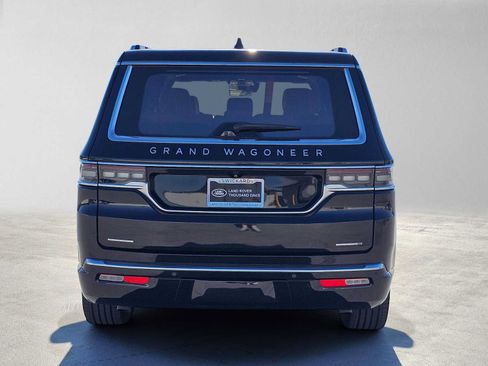 Used 2022 Jeep Grand Wagoneer Series III w/ HD Trailer Tow Package AWD/4WD image 4