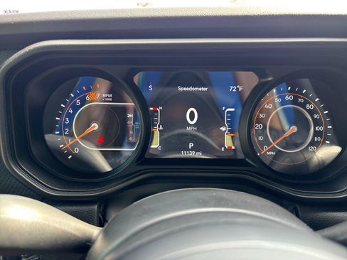 Used 2025 Jeep Wrangler Unlimited Rubicon AWD/4WD image 21
