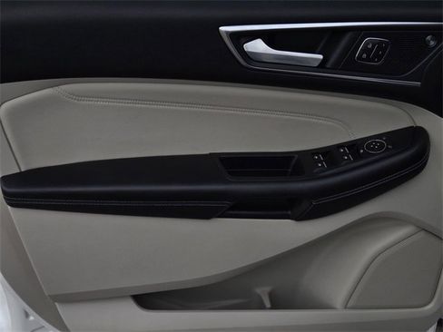 Used 2022 Ford Edge Titanium image 20