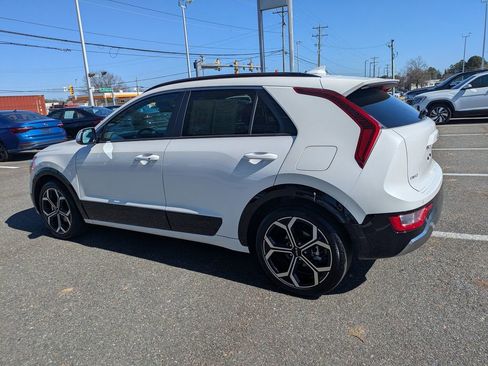 Used 2025 Kia Niro EX Touring image 6