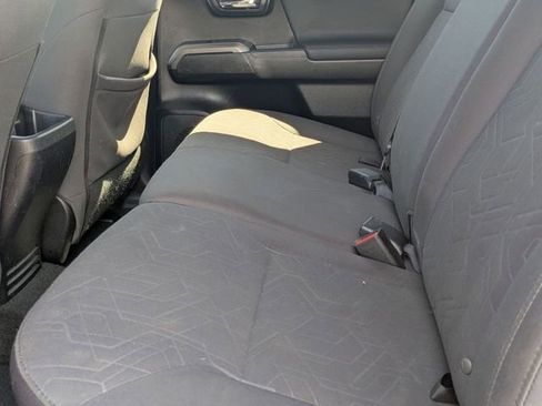 Used 2017 Toyota Tacoma TRD Sport AWD/4WD image 25