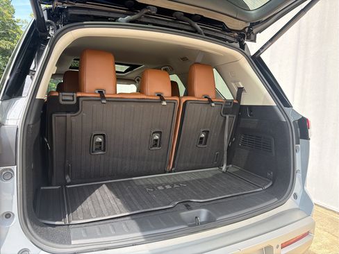 Used 2022 Nissan Pathfinder Platinum w/ Cargo Package FWD image 15