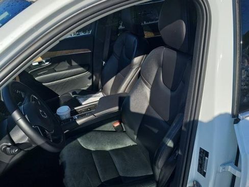 Used 2023 Volvo XC90 B5 Plus w/ Protection Package Premier image 5