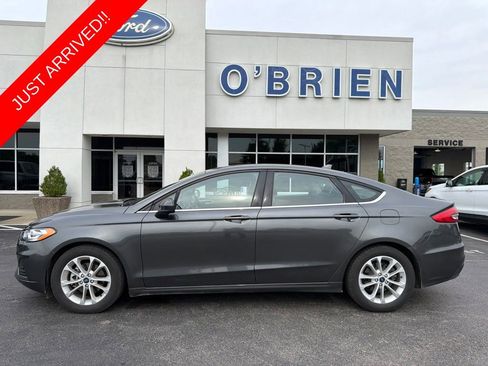 Used 2019 Ford Fusion SE FWD image 1