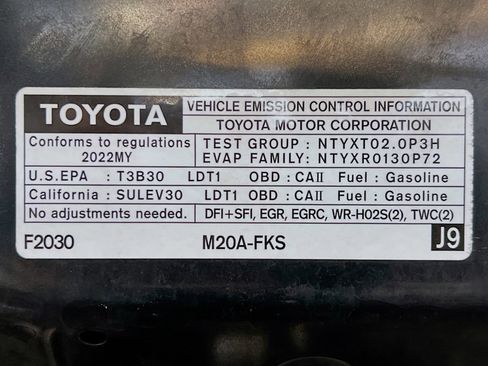Used 2022 Toyota Corolla Cross LE w/ Moonroof Package FWD image 22