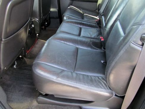 Used 2011 Cadillac Escalade EXT image 15