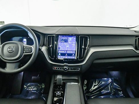 Certified 2025 Volvo XC60 B5 Core AWD/4WD image 15