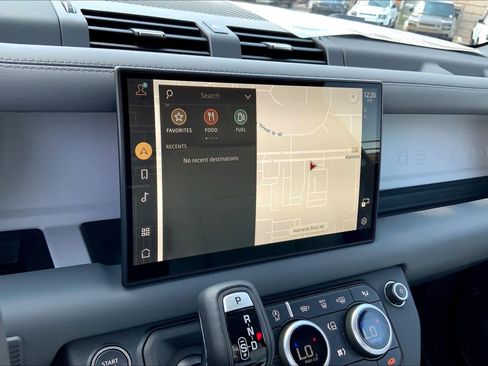 New 2025 Land Rover Defender 130 X-Dynamic SE image 18